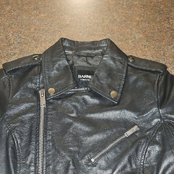 Sold. - Picture 4 of 11